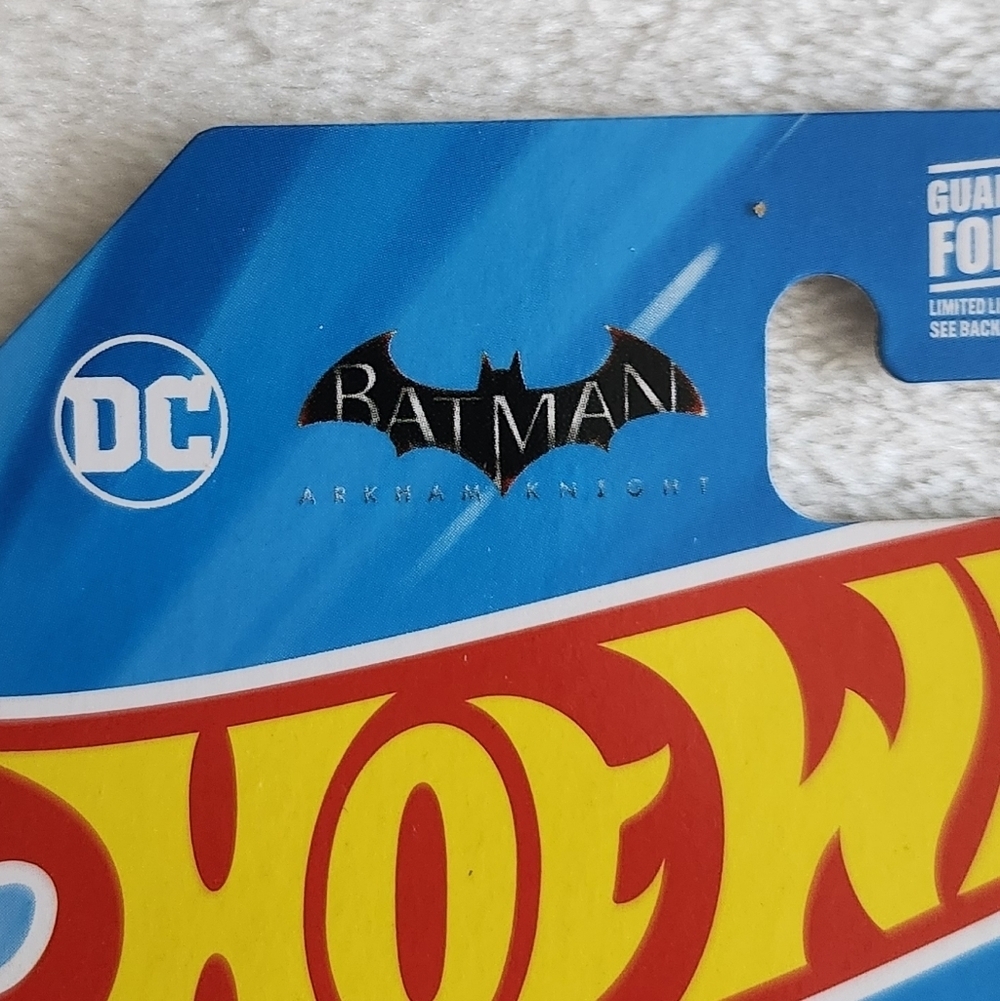 ๐ฆ๐Hot Wheels Batman Batmobile Set โ 4 Cars โ TV & Movie Versions โ NWT - Picture 8 of 16